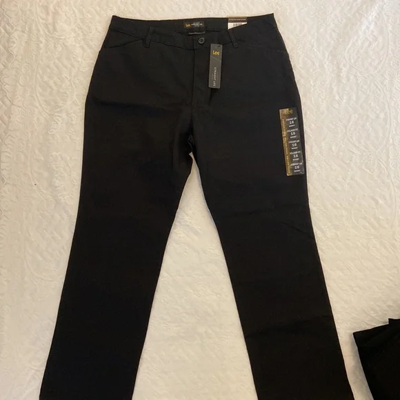 ⭐️⭐️FREE⭐️⭐️ Bundle!!! 3 pairs of black jeans - Picture 5 of 8